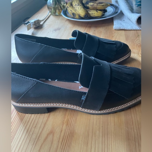 Black TOMS Loafer style- brand new! - Picture 5 of 5